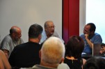 Una cinquantena de persones coneixen de prop a Gil Matamala en una presentació literària a Ripollet -Imatge 3-